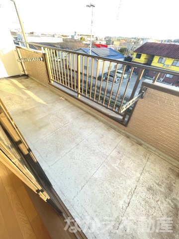 バルコニー　バルコニーがあります