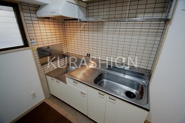 キッチン　別部屋の写真になります。