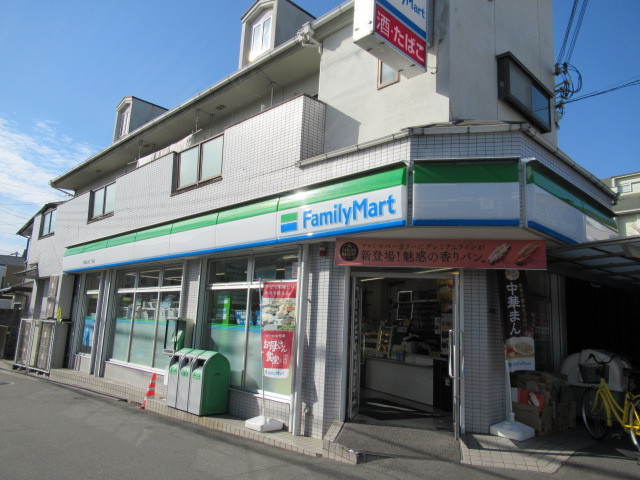 コンビニ　ファミリーマート（コンビニ）まで638m