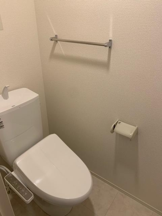 トイレ　落ち着いた色調のトイレです♪