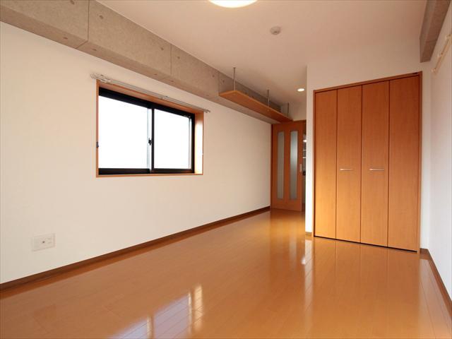 居室・リビング　松山市中一万町　れぐるす中一万　リビング