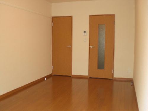 居室・リビング　2Fはカーペットとなります。