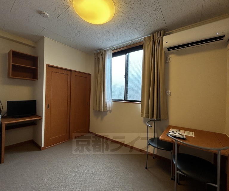 レオパレス三条東山の居間写真