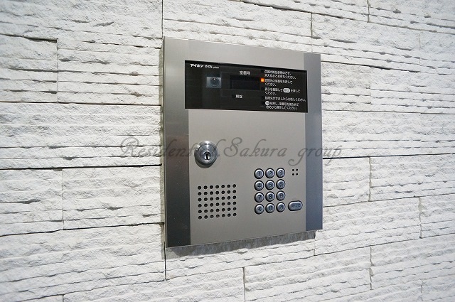 セキュリティ　不審者、勧誘員をシャットアウトできるオートロックです♪