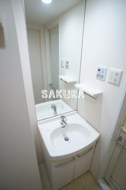 洗面設備　身支度に便利な洗面台！