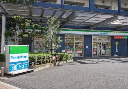 コンビニ　ファミリーマート 勝どき三丁目店（コンビニ）まで156m