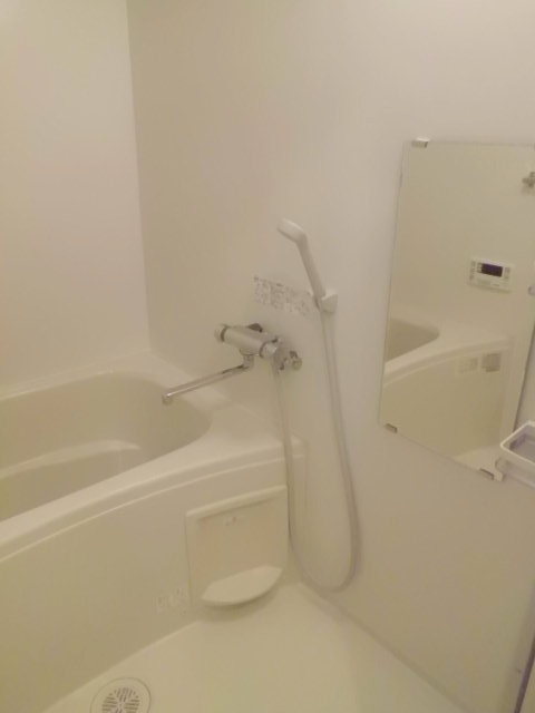 バス・シャワールーム　ゆとりあるお風呂で一日の疲れを癒しましょう