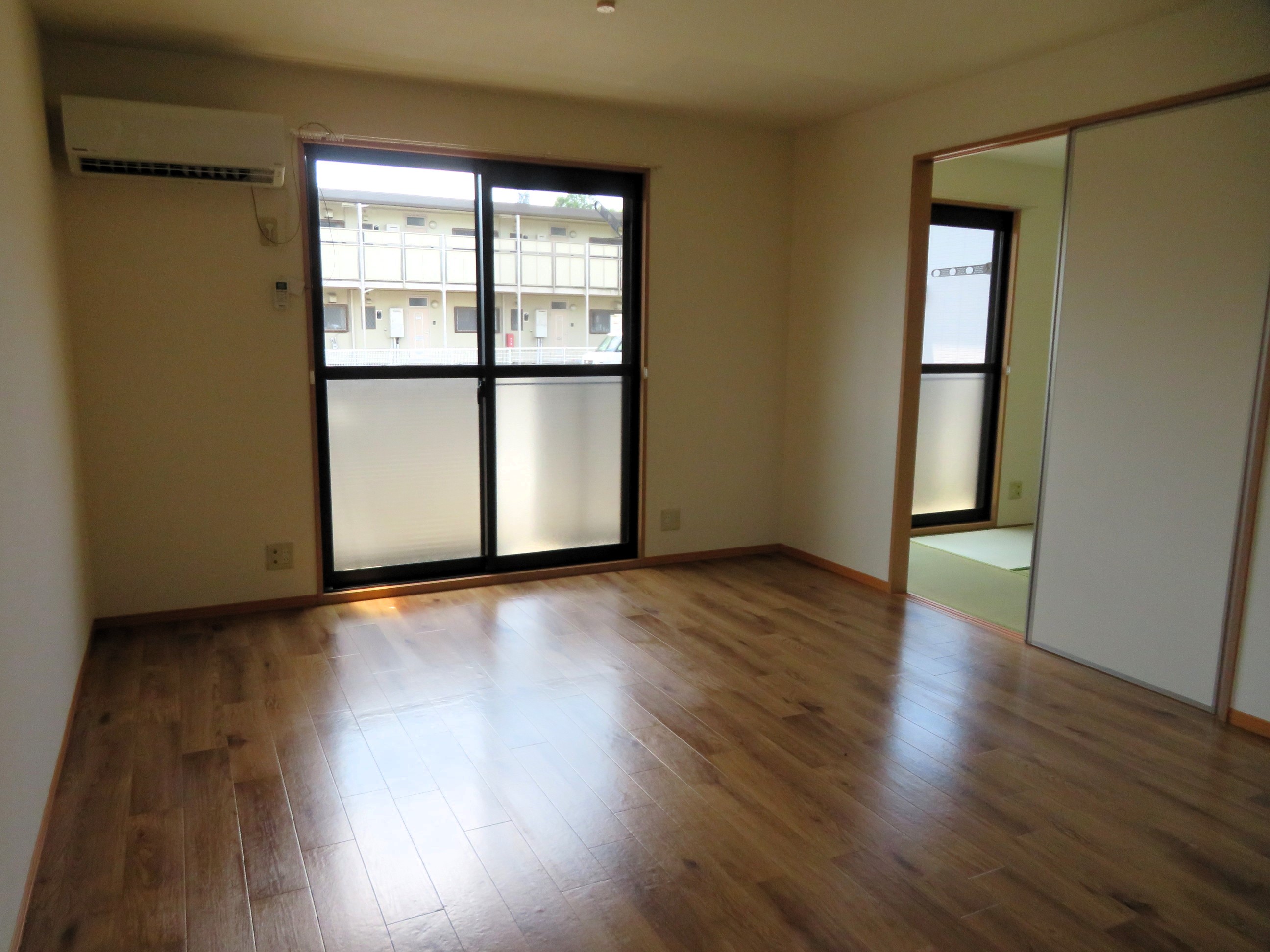 居室・リビング　約11.5帖の南面リビング！日当たり良好です！