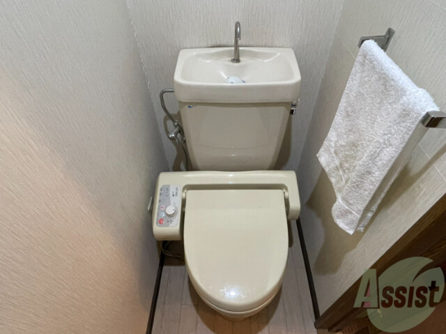 トイレ　トイレはウォシュレット付きなので安心ですね。