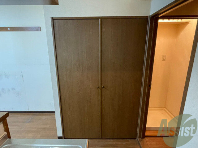 収納　ダイニングキッチンには大きなクロ*ゼットがあります。