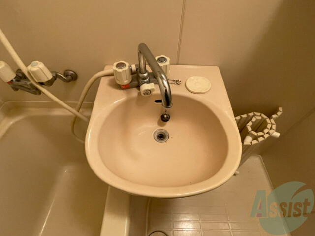 洗面設備　洗面所はお風呂と一緒になっており朝の支度もラクラクです。