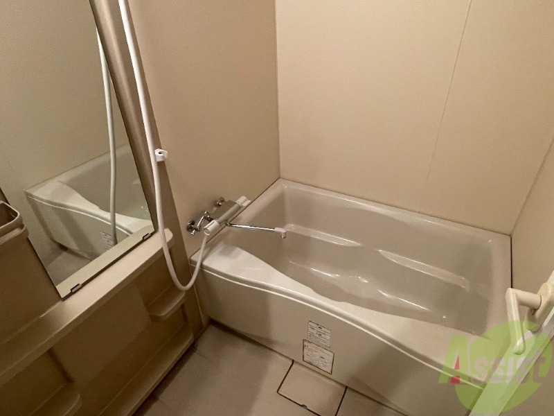 バス・シャワールーム　コチラで日々の疲れを癒し、リラックスしてください