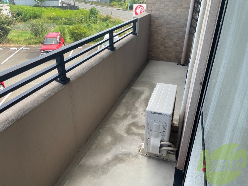 バルコニー　バルコニーがあるので洗濯物は外に干せそうですね～