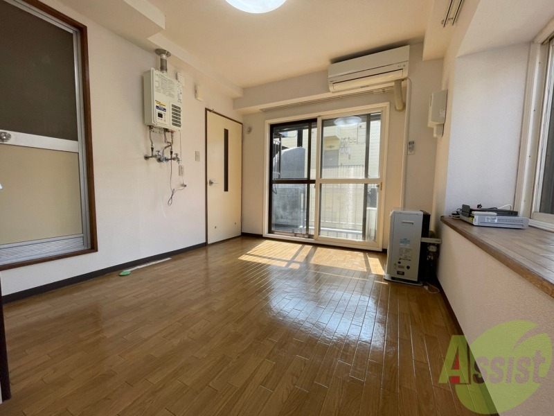 その他部屋・スペース　洋室を撮影しました。日射しがあり明るい印象。