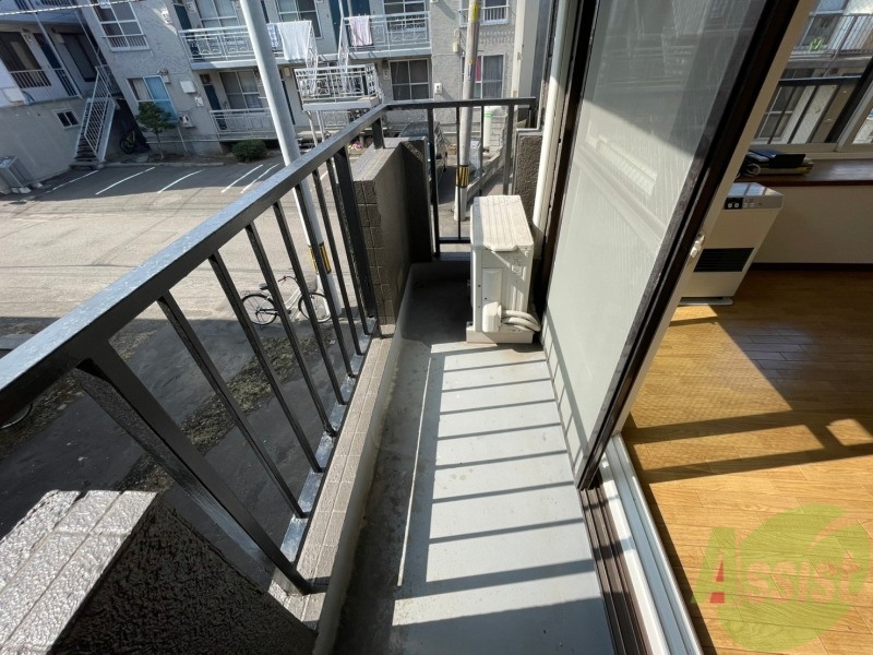 バルコニー　こちらはバルコニー。洗濯物が干せるようになっています。