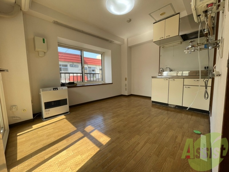 居室・リビング　５．９帖の洋室です。広々として、きれいですね。