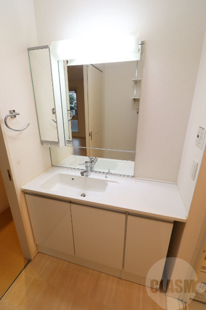 洗面設備　広々とした洗面スペース