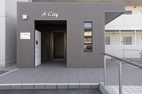 エントランス　外観写真（昼）