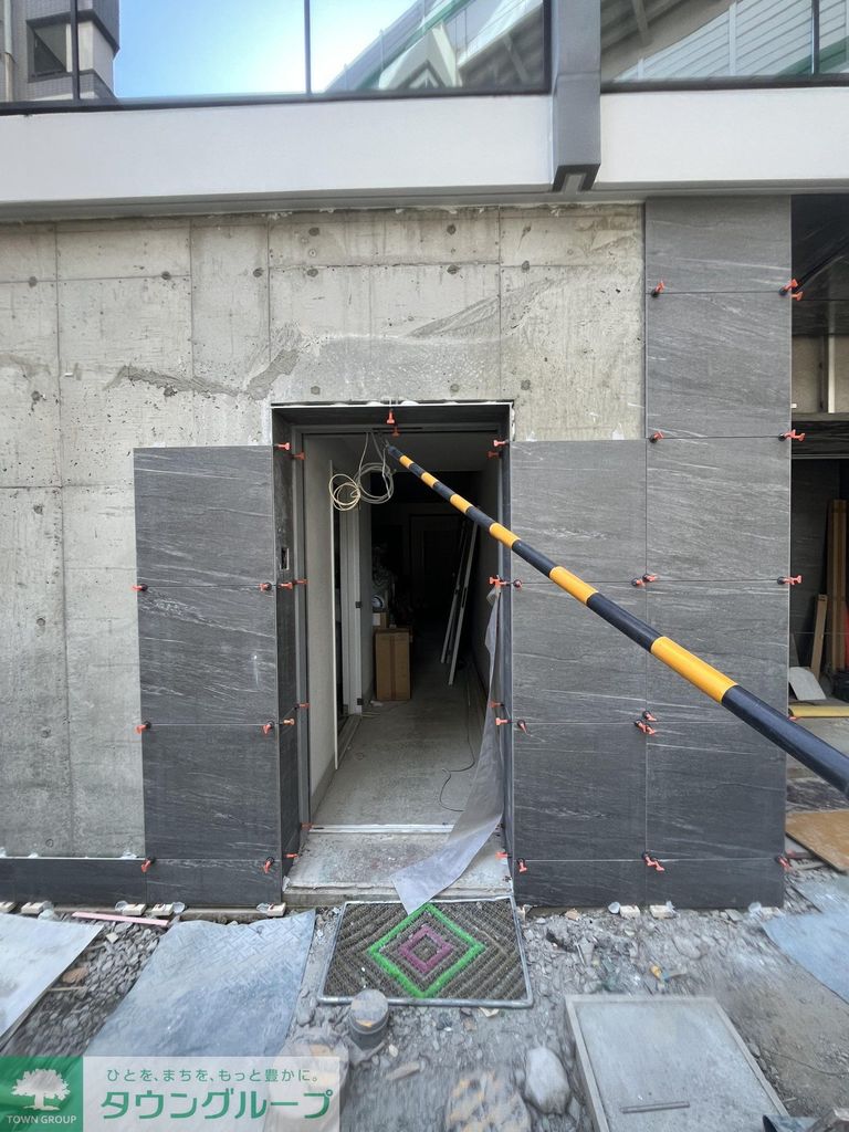 エントランス　駐車場