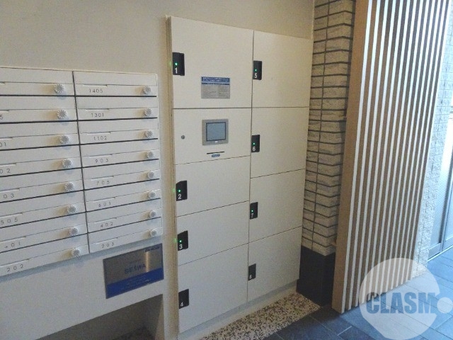 エントランス　留守中の荷物の受取は宅配ＢＯＸで♪