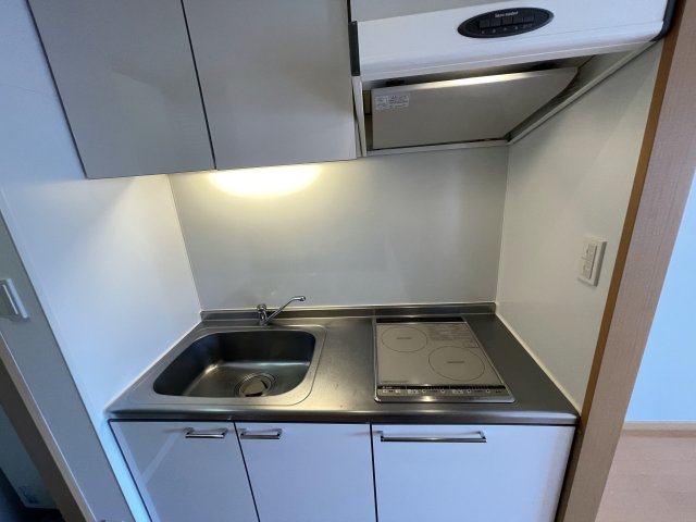 キッチン　※写真は901号室です。 相違する場合は現況を優先いたします