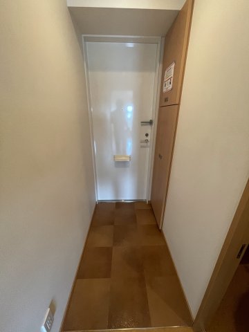 玄関　※写真は901号室です。 相違する場合は現況を優先いたします