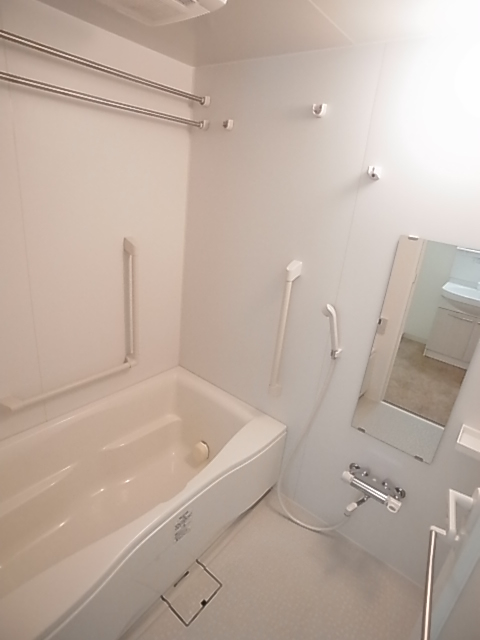 バス・シャワールーム　広々！