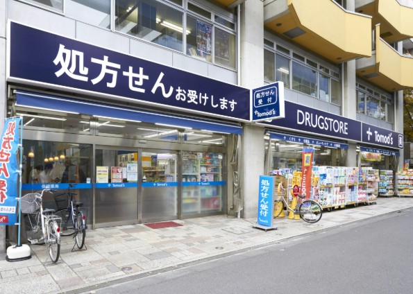 ドラックストア　トモズ新高円寺店（ドラッグストア）まで245m