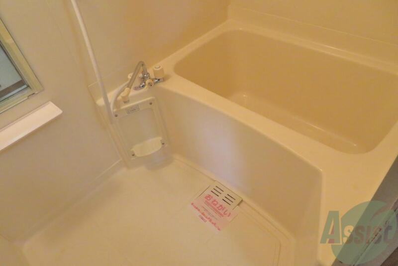 バス・シャワールーム　足を伸ばしてゆっくりお風呂に入れそうですね。