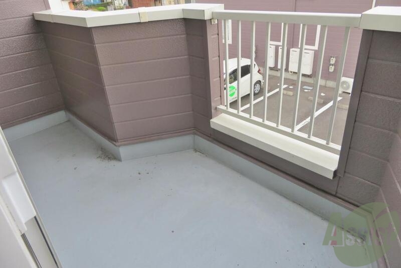 バルコニー　お天気の良い日は布団も干せてポカポカですね。