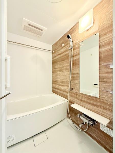 バス・シャワールーム　コンパクトで使いやすいお風呂です