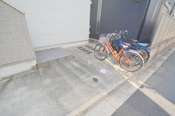 駐車場　あなたの大事な自転車も安心してとめることができますね。