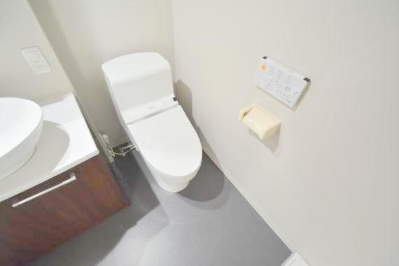 トイレ　綺麗なトイレにはウォシュレット標準装備です。