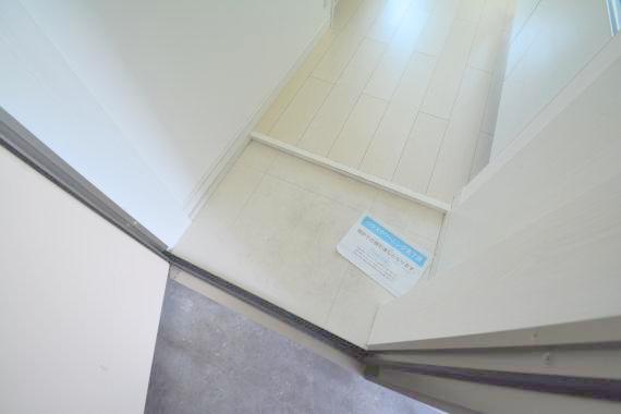 玄関　落ち着いたおしゃれな玄関です。