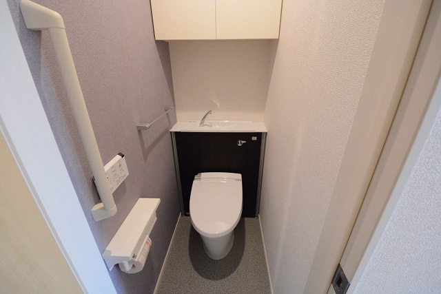 トイレ　温水洗浄便座機能付きトイレです！