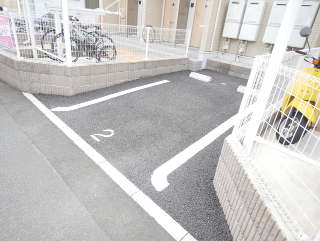 駐車場　★敷地内に舗装された駐車場がございます★