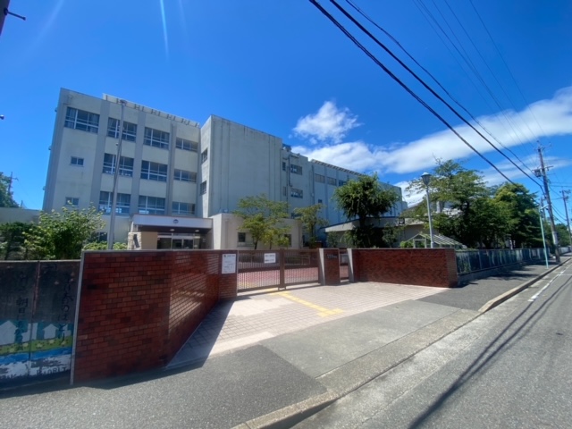 中学校　名古屋市立はとり中学校（中学校）まで1359m