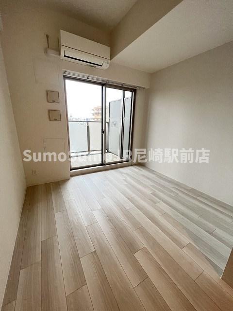 居室・リビング　こちらのリビングで趣味の時間をお楽しみください