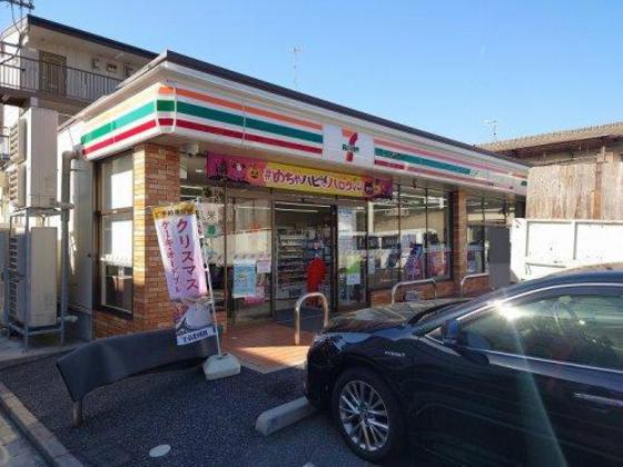 コンビニ　セブンイレブン広島都町店（コンビニ）まで303m