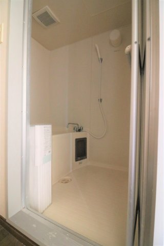 バス・シャワールーム　現況と異なる場合があります。