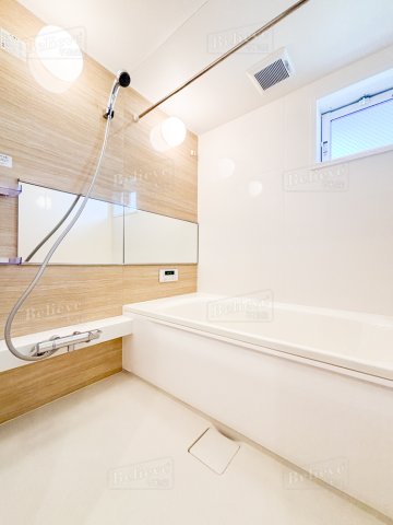 バス・シャワールーム　追い焚き機能付きのお風呂です♪