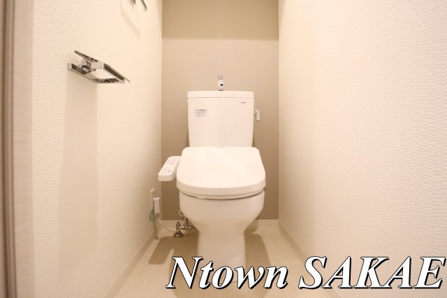 トイレ　落ち着いた色調のトイレです