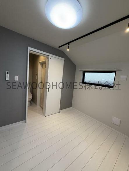 その他部屋・スペース　天井が高く、広さを感じるリラックス空間。