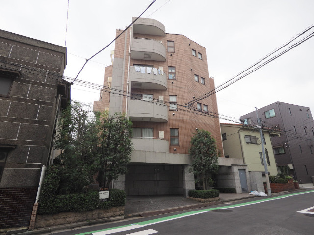 建物外観　５階建てのマンションです