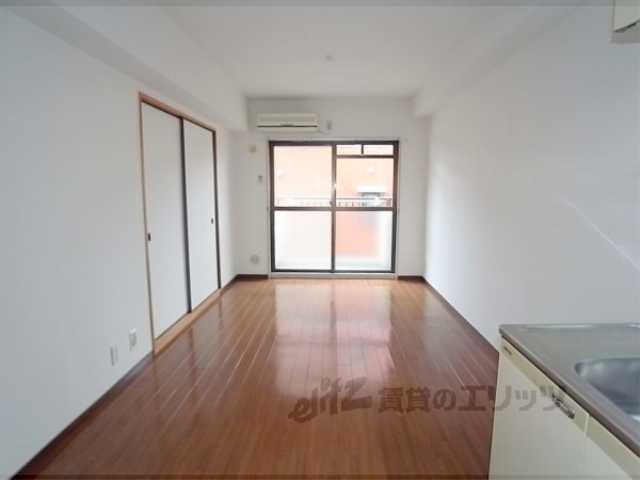 居室・リビング　１０帖のＬＤＫ