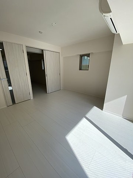 居室・リビング　こちらの居間で趣味の時間をお楽しみください