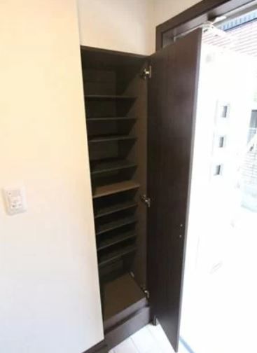 玄関　（別タイプ参考写真）アザレア東大前　文京区向丘2