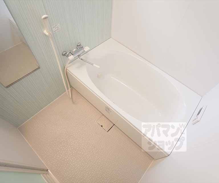 バス・シャワールーム　ワイドタイプのバスルームです