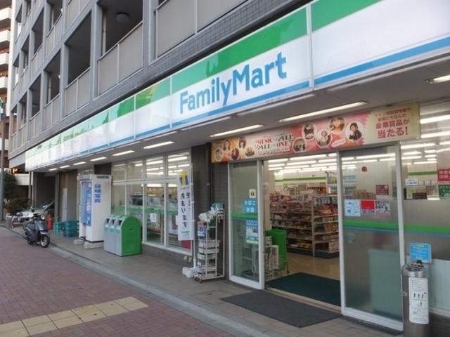 コンビニ　ファミリーマート（コンビニ）まで245m
