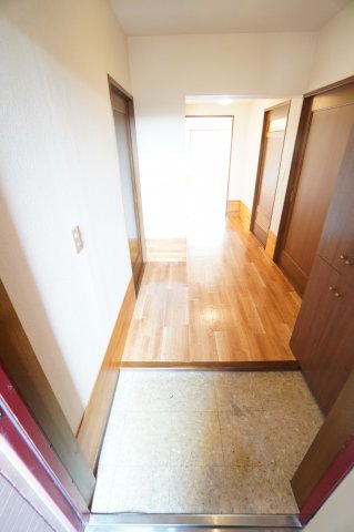 玄関　※同物件・同タイプの写真です。